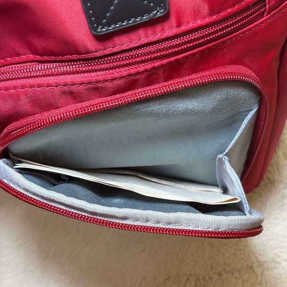 THE CARGO CATCHALL
TOTE WITH TWO
CROSSBODY STRAPS - Picture 10 of 13